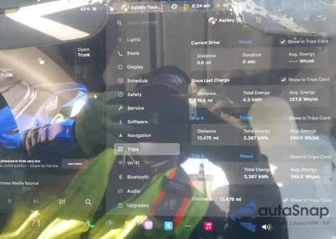 2025 Tesla Model Y Long Range Dual Motor Rear-Wheel Drive z USA, uszkodzony, nr VIN 7SAYGDED4SF256344